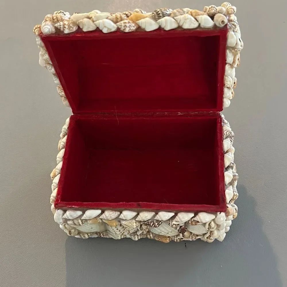 Vintage Shell Encrusted Jewelry Box - Picture 2 of 5